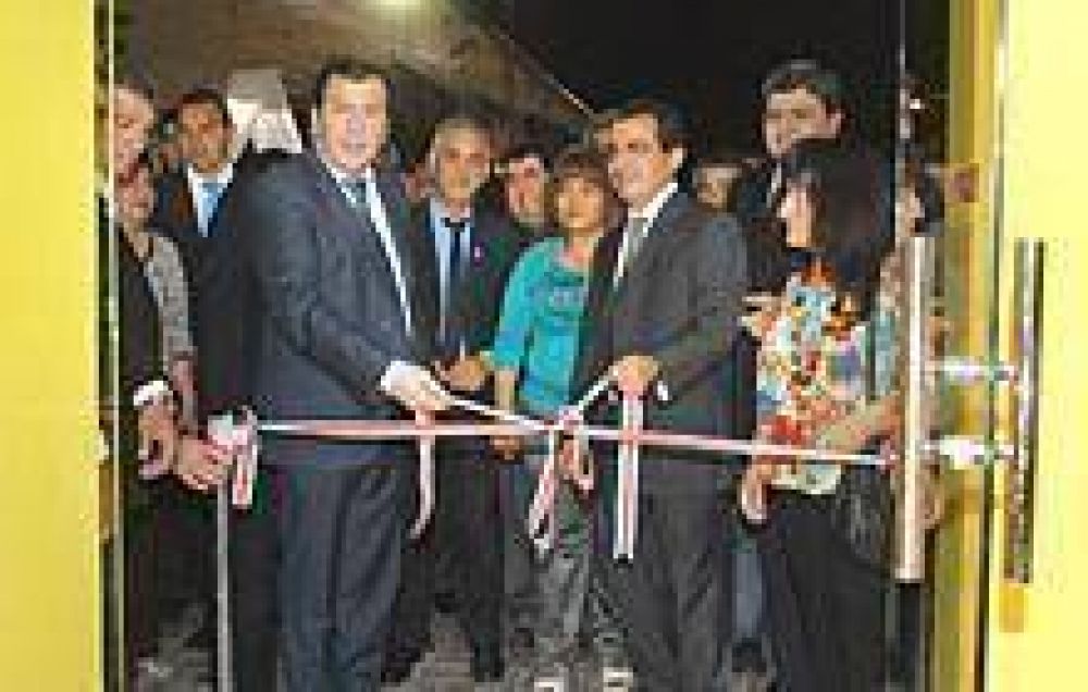 Zamora inaugur� obras en el predio de Atsa y celebr� junto con los trabajadores.