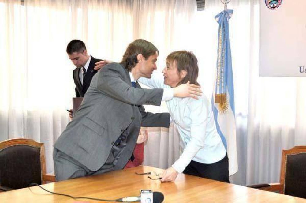 R�os y Sciurano firmaron el convenio de cancelaci�n de deuda hist�rica