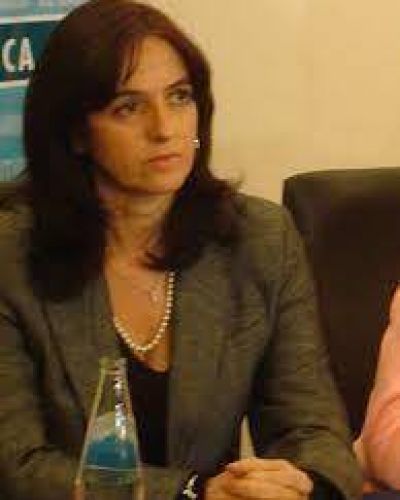 �S�lo este gobierno pudo superar las famosas zapatillas firmadas por el ex gobernador Ruckauf" 