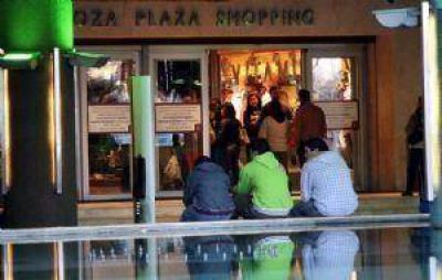 Pol�mica por el feriado del domingo para los empleados de comercio