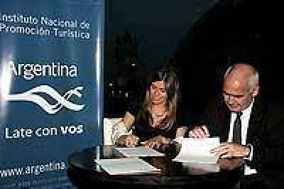 El ministro de Turismo firm� un convenio con British Airways