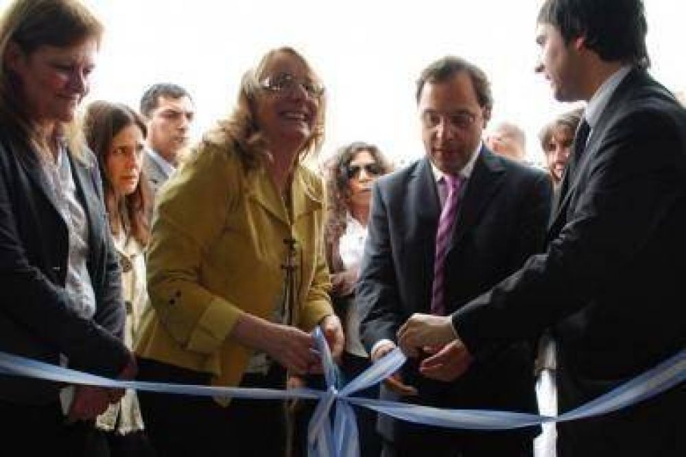 Alicia Kirchner entreg� pensiones e inaugur� un centro de integraci�n comunitaria en Burzaco