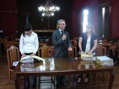 Se firmaron escrituras de vecinos de Jun�n 