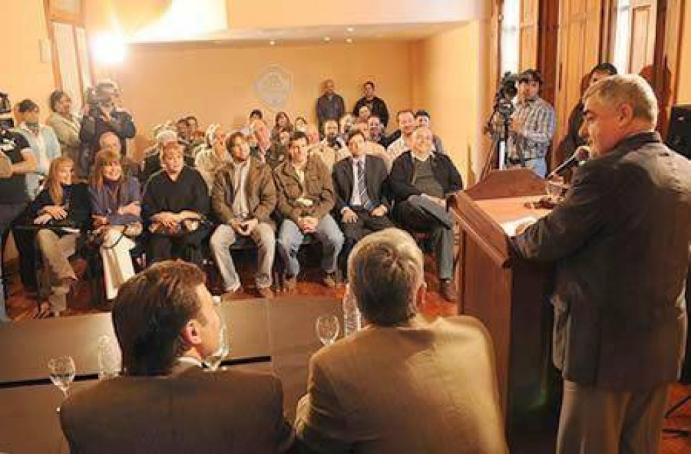 Das Neves anunci� que se ampliar� un 60% la producci�n de agua potable en Trelew