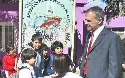 El intendente comprometi� ayuda para reacondicionar la biblioteca de Palazzo