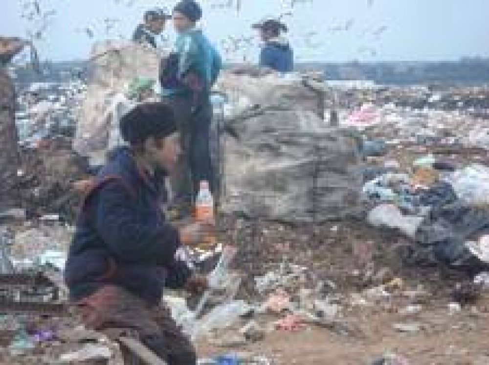 Exigen terminar con el trabajo infantil en el predio de residuos