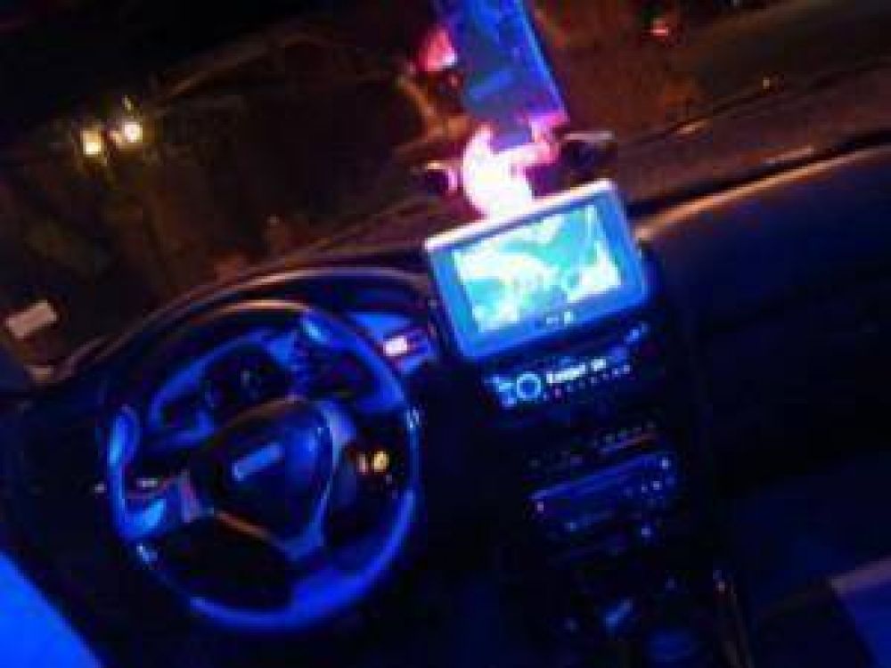 Piden prohibir los reproductores de DVD en los tableros delanteros de los automotores en la ciudad