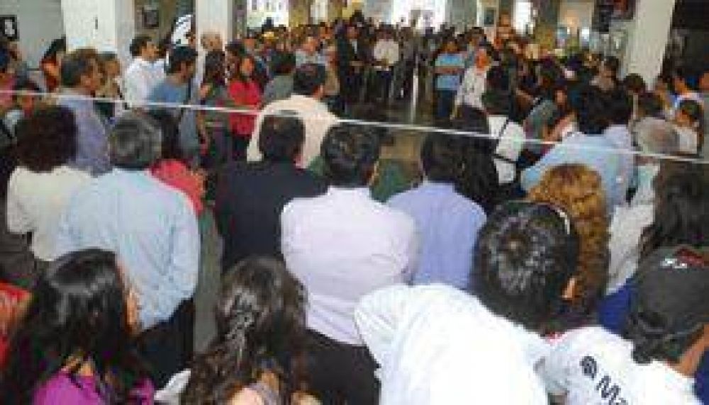 Estatales denuncian "represi�n policial" en Promoci�n de Derechos