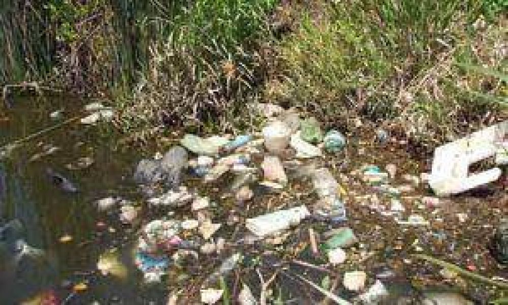 Reclaman obras para contener contaminaci�n con l�quidos cloacales en Huaico Chico 