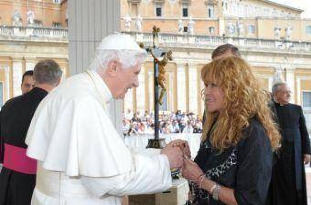 Benedicto XVI recibi� a la intendente Ayala, y dio sus bendiciones para el pueblo chaque�o 
