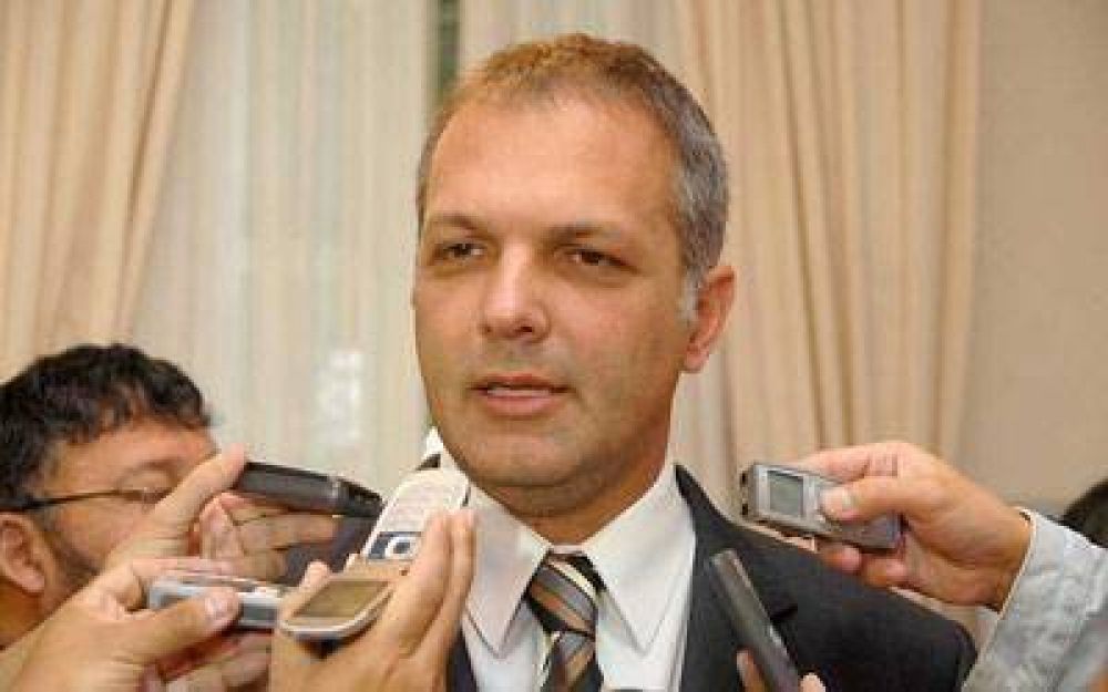 Buzzi invita a �llenar las urnas de votos que se convertir�n en obras�