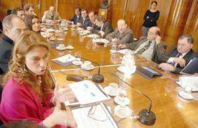 Intendentes van por m�s apoyo a la miner�a en la FAM a La Rioja