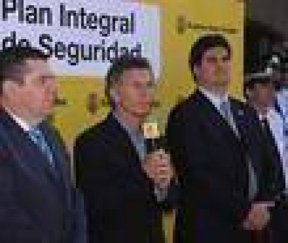 Macri: �Seguimos avanzando con firmeza para darle m�s seguridad a los vecinos�