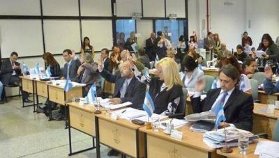 Felpudismo de Riutort, juecistas y UCR para Clar�n-La Voz por Papel Prensa