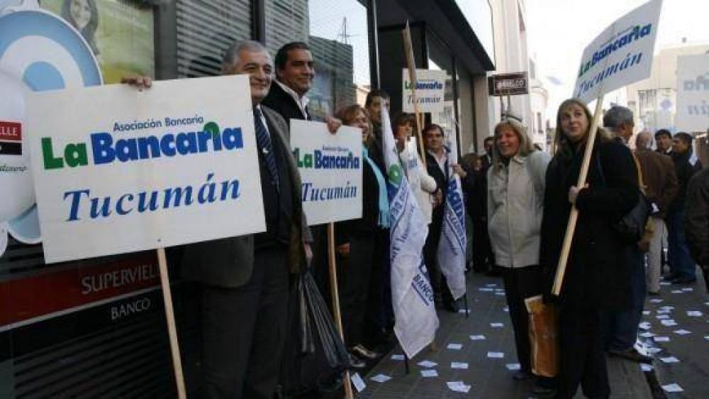 Los bancarios convocaron a un paro por 48 horas 