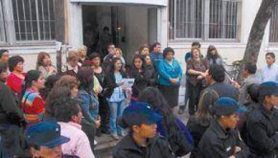 Estatales exigen el cese de la intimidaci�n policial