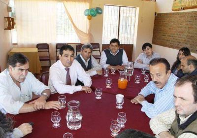 Intendentes piden �reuni�n urgente� con Sapag