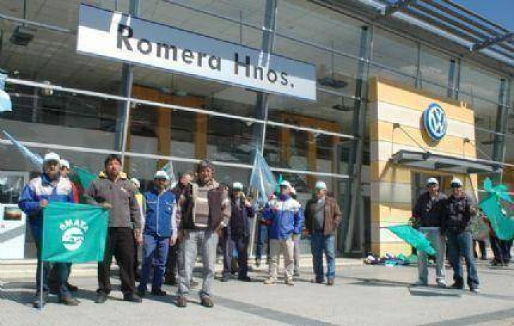 Escrache y paro por tiempo indeterminado de los trabajadores de SMATA ante la firma Romera