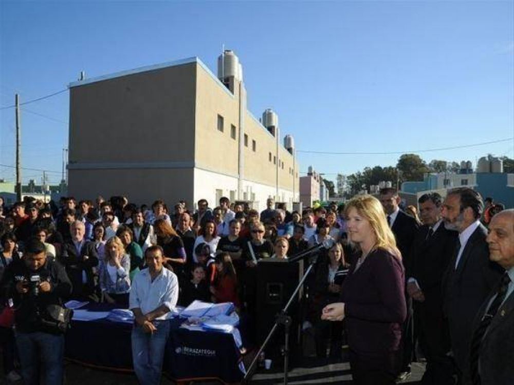 Entregan viviendas en Berazategui