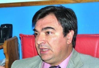 Tenaglia: "Es inconstitucional cobrar doble sueldo"