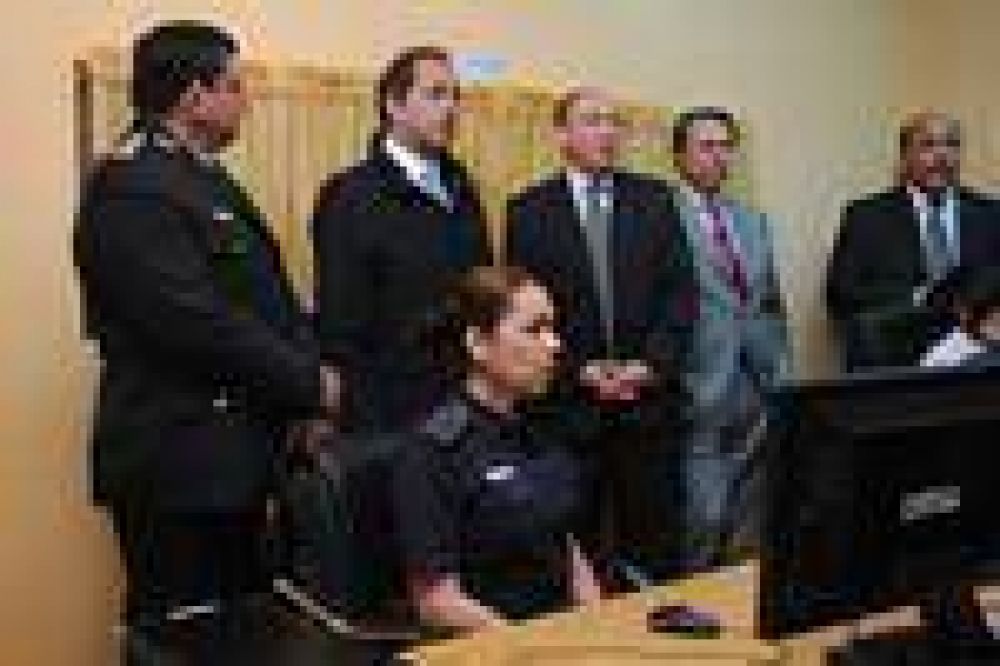 Scioli entreg� escrituras a 250 familias nicole�as 