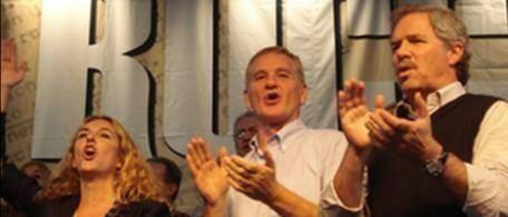 Sol� y De N�rvaez estuvieron juntos en Rosario para recordar el asesinato de Rucci