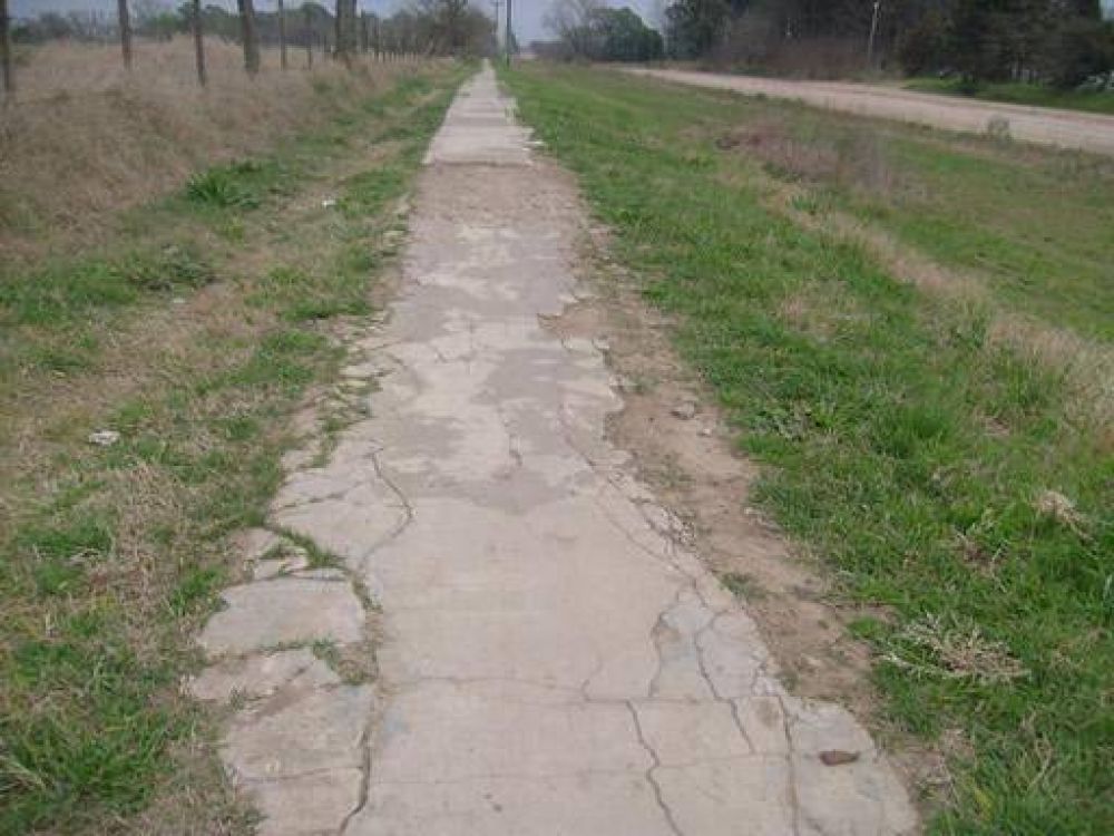 Exigen la reparaci�n de la vereda de acceso al Barrio Belgrano y su puente de ingreso