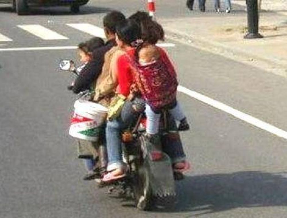 Cada vez se venden m�s motos en Jun�n, pero....sin casco 