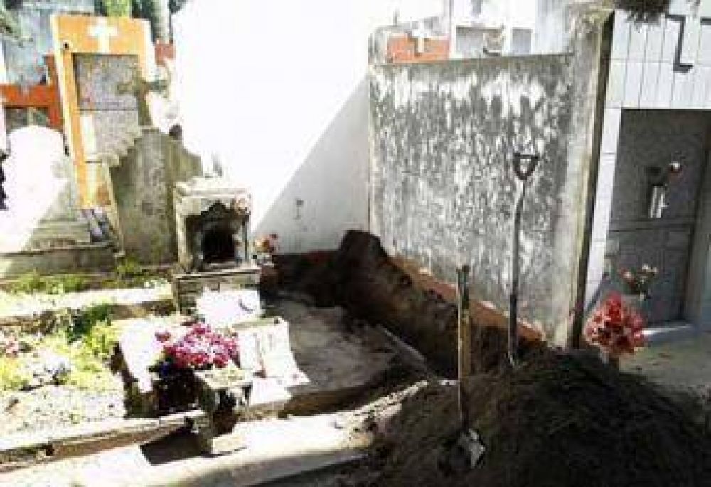 Denuncian la desaparici�n de un ata�d del Cementerio del Oeste  