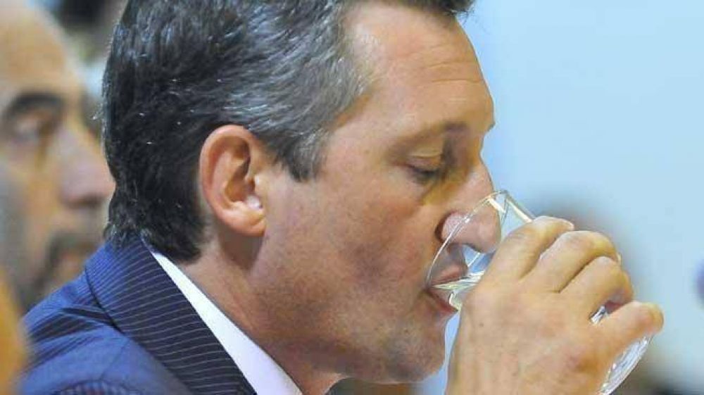 Giacomino re�ne a sus funcionarios por Tamse