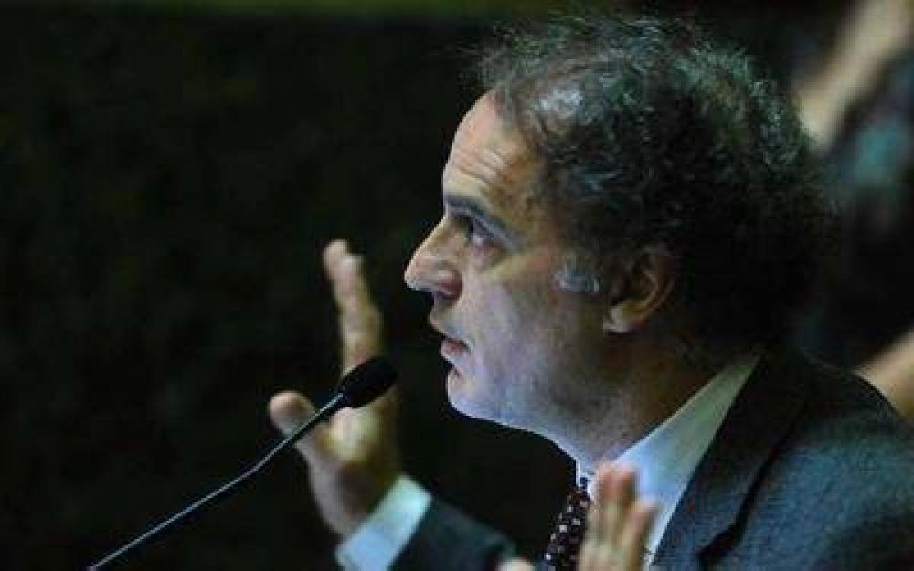 Ibarra complic� a Felipe Sol�