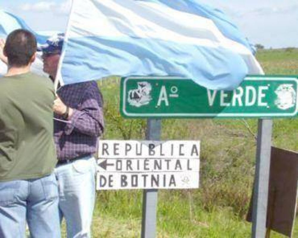 Los asamble�stas volvieron a cortar la ruta e hicieron una caravana