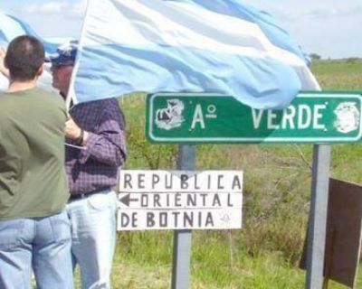 Los asamble�stas volvieron a cortar la ruta e hicieron una caravana