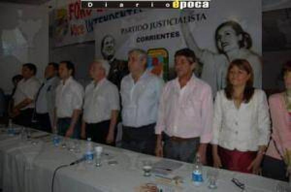 El PJ piensa en el tri�ngulo Gobierno nacional, provincial y municipal