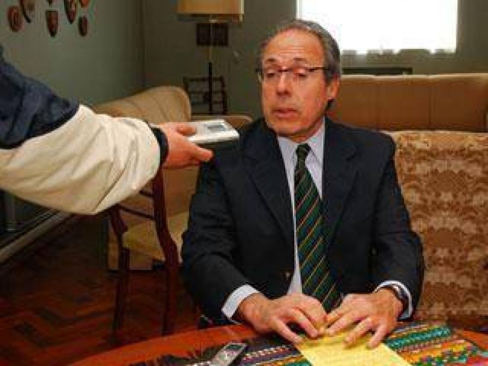 La restituci�n de Sosa cada vez m�s lejos