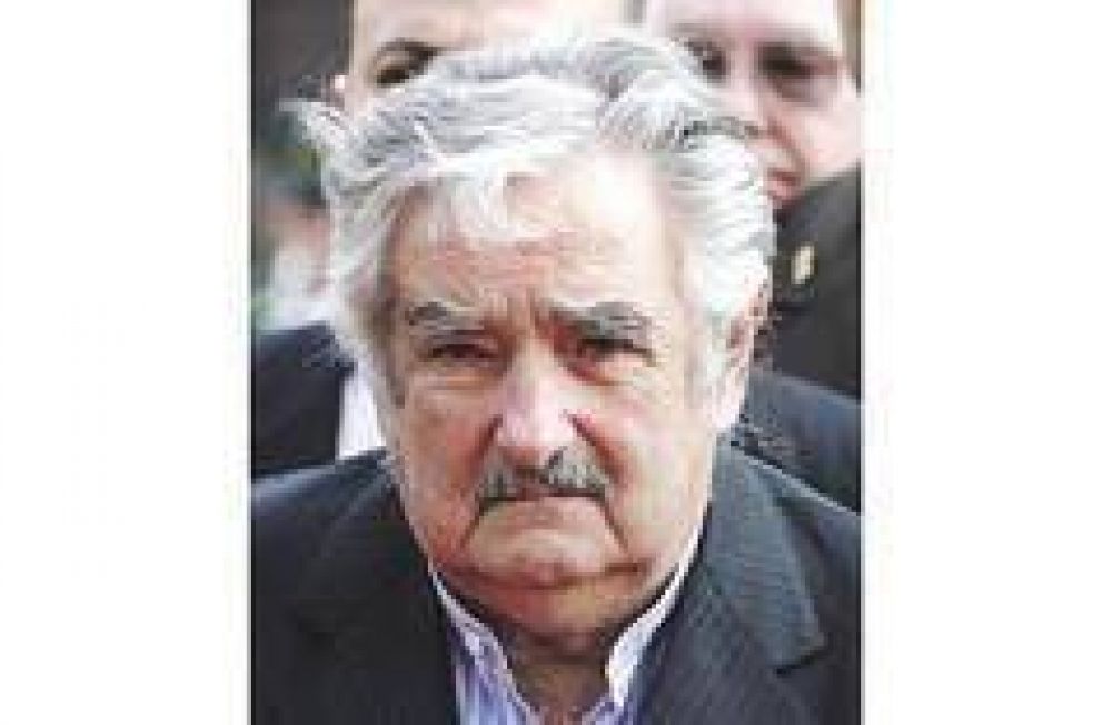 Mujica aconsej� a sus colegas �soportar� las cr�ticas de la prensa