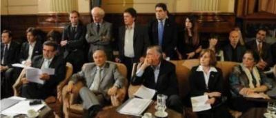 Peleas para definir qui�n realizar� el inventario de los glaciares