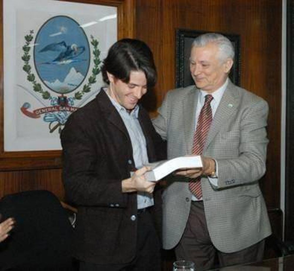 San Martin - IVOSKUS RECIBI� EN LA COMUNA AL PIANISTA MARIANO CHIACCHIARINI 