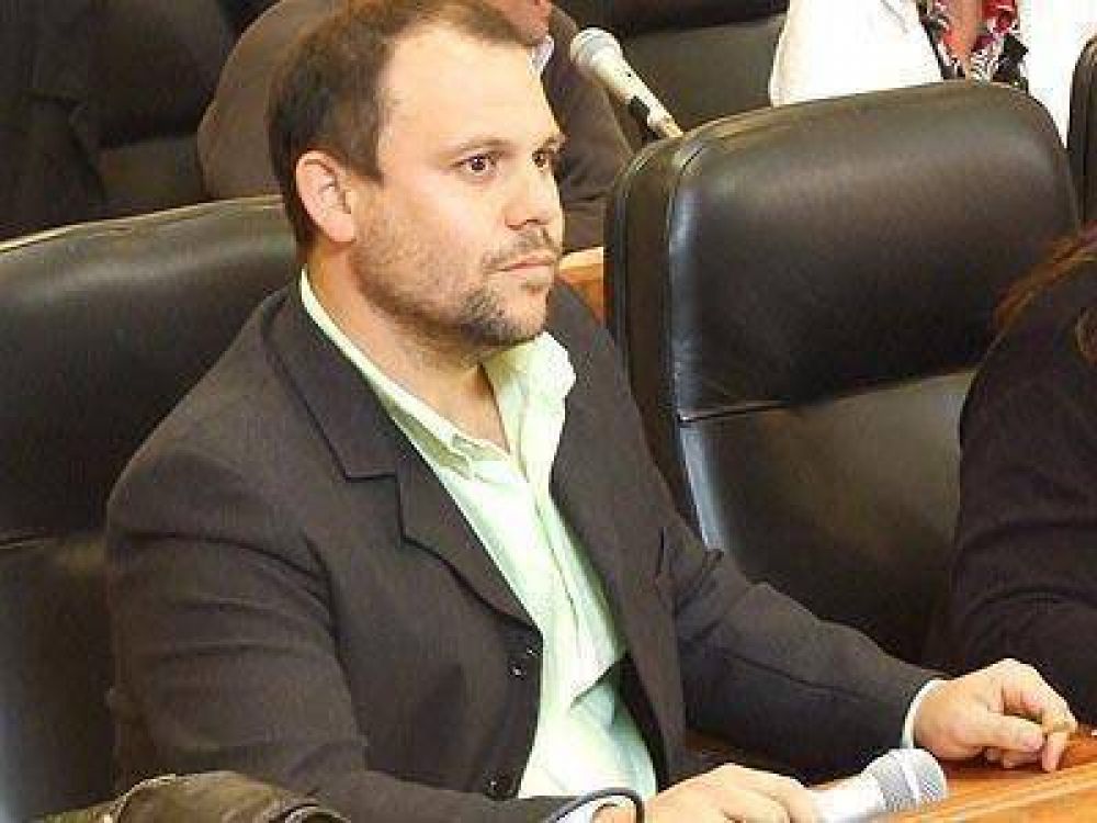  SAN VICENTE | M�QUINAS VIALES Nelson: �El Municipio est� resolviendo la situaci�n de las m�quinas�
