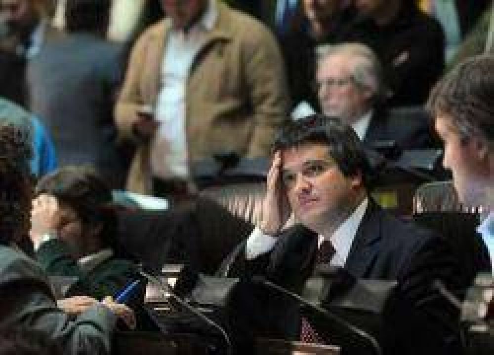 Borrelli: �Hourest le entreg� la Comisi�n a Gallardo�