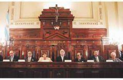 Crece el conflicto y la Corte denuncia que el Gobierno le baj� 39% los fondos