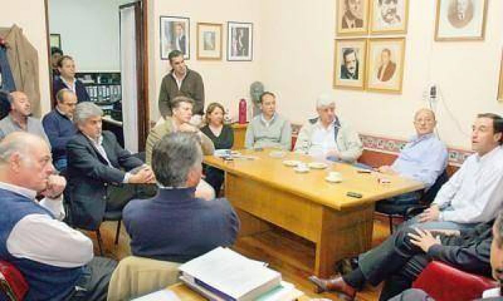 Por ahora, la UCR s�lo citar� al fiscal De Rosas para que explique qu� firm�