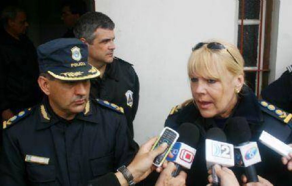 Contundente respaldo de la Comisario General Regina Zonta al Jefe Departamental marplatense �ya que est� trabajando muy bien��