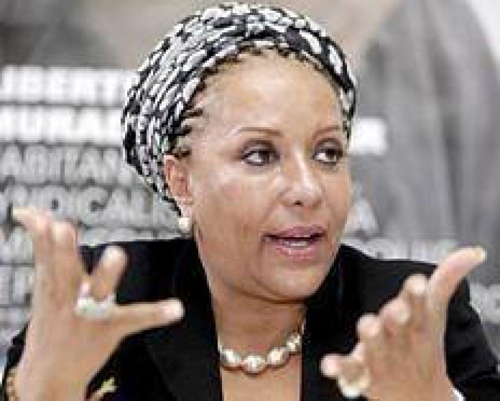 Destituyen a la mediadora con las FARC