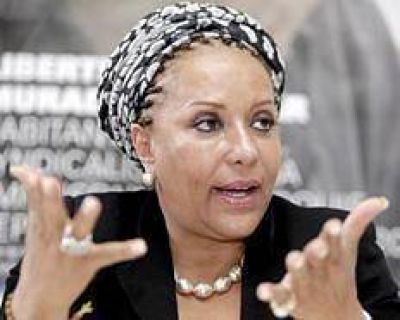 Destituyen a la mediadora con las FARC