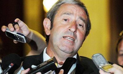En medio de las cr�ticas del Gobierno, Cobos da un premio al ex fiscal Strassera