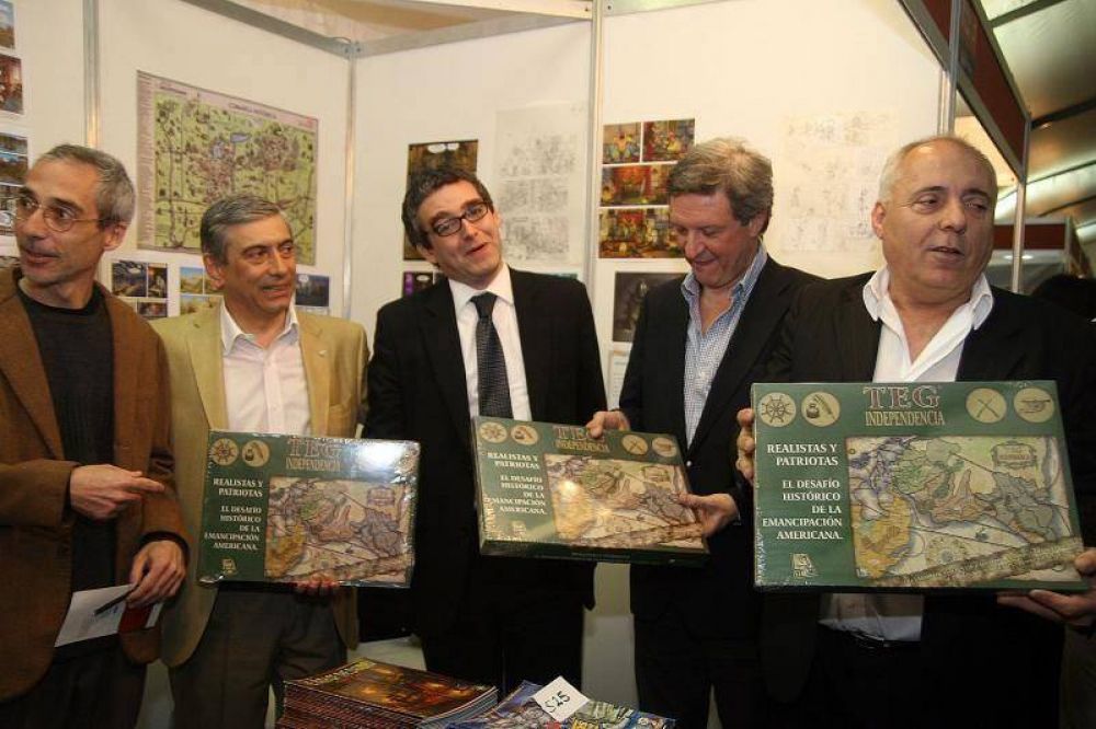 Presidente Per�n - En San Vicente  INTENDENTE REGUEIRO ACOMPA�� A DI SABATINO EN LA FERIA DEL LIBRO