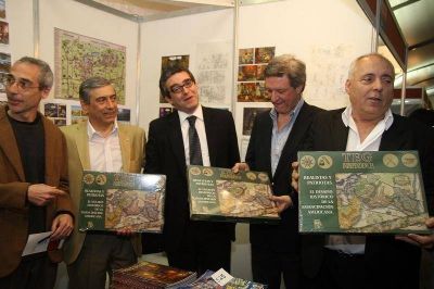 Presidente Per�n - En San Vicente  INTENDENTE REGUEIRO ACOMPA�� A DI SABATINO EN LA FERIA DEL LIBRO
