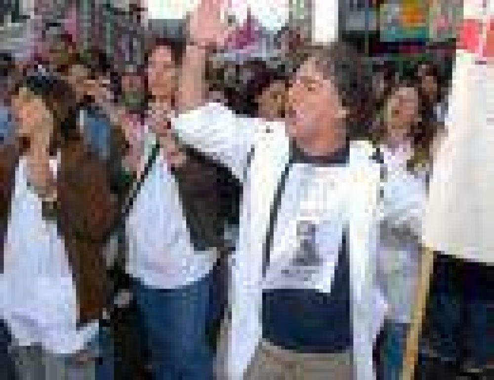 Los docentes porte�os ratifican el paro de 48 horas