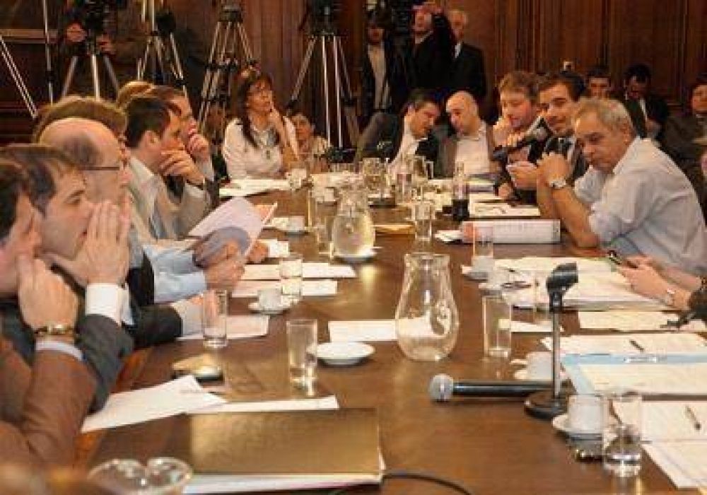 Comisi�n Investigadora: reuni�n con pares misioneros